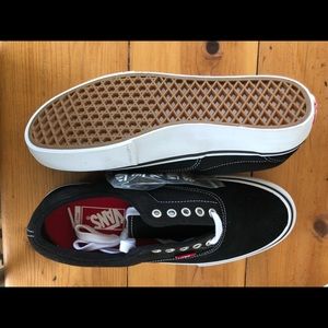Brand new unisex Vans lace up